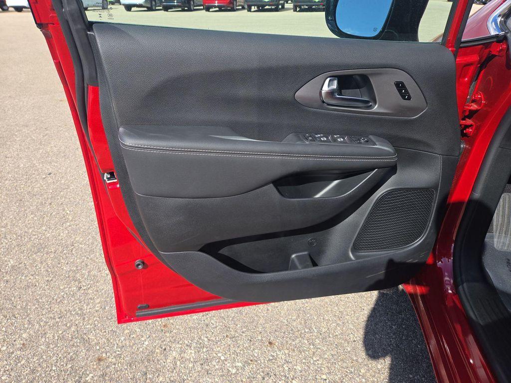 new 2026 Chrysler Pacifica car, priced at $45,723