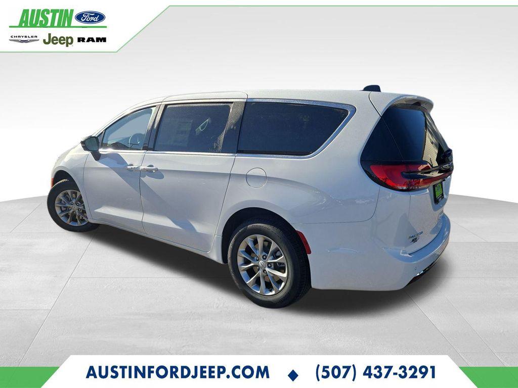 new 2026 Chrysler Pacifica car, priced at $46,277