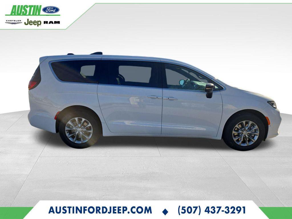 new 2026 Chrysler Pacifica car, priced at $46,277
