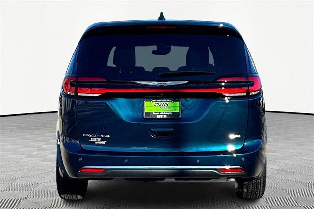 new 2025 Chrysler Pacifica car, priced at $43,640