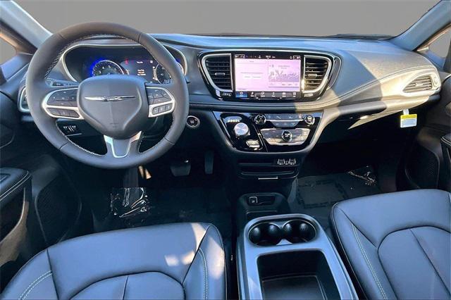 new 2025 Chrysler Pacifica car, priced at $43,640