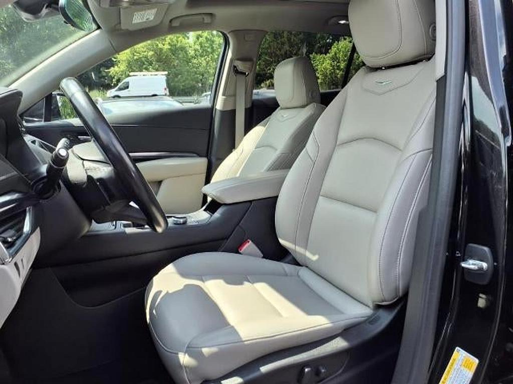 used 2022 Cadillac XT4 car, priced at $29,997