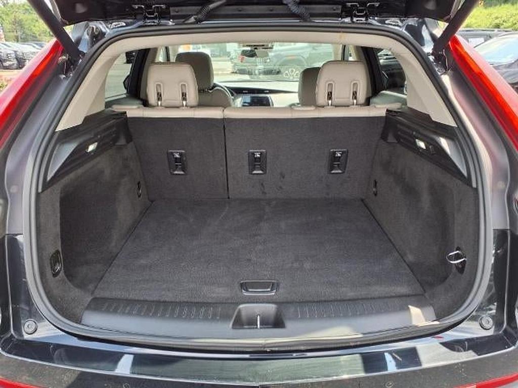 used 2022 Cadillac XT4 car, priced at $29,997