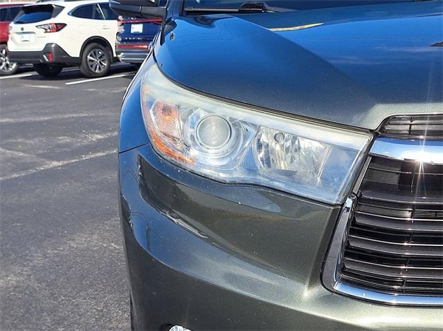 used 2016 Toyota Highlander car, priced at $21,495