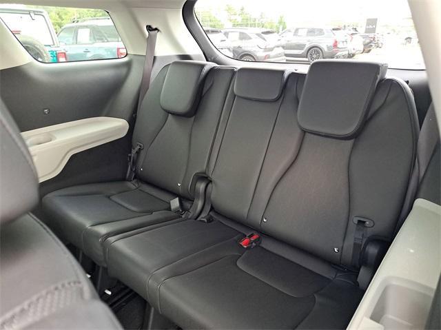 used 2023 Kia Carnival car, priced at $27,995