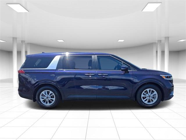 used 2023 Kia Carnival car