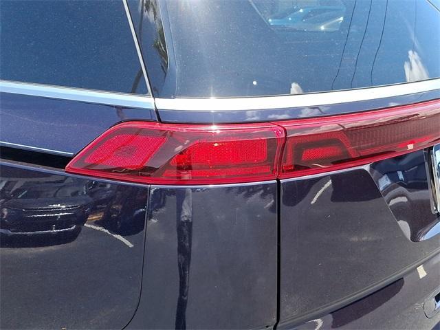 used 2023 Kia Carnival car