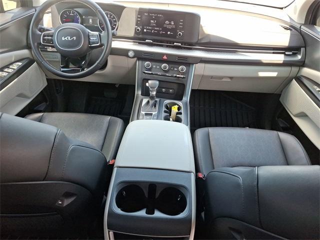 used 2023 Kia Carnival car