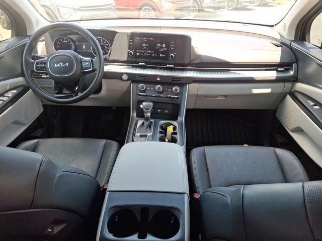 used 2023 Kia Carnival car