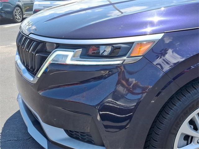 used 2023 Kia Carnival car