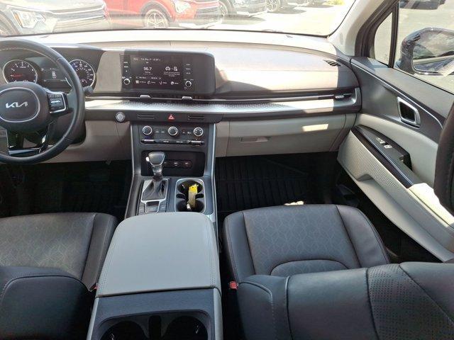 used 2023 Kia Carnival car