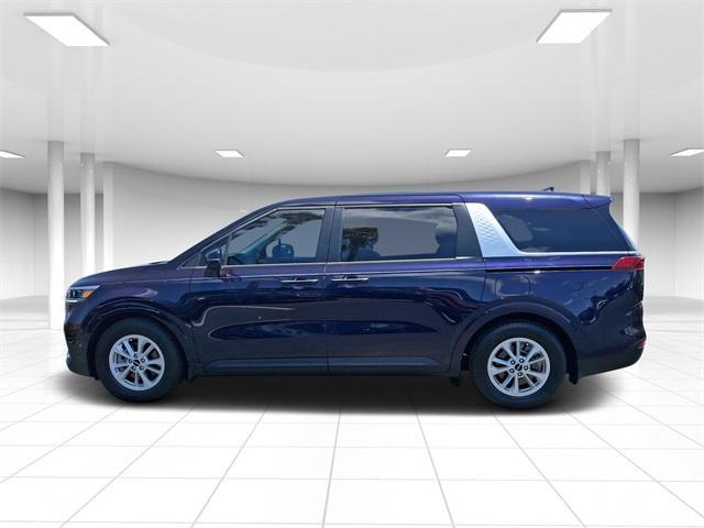 used 2023 Kia Carnival car
