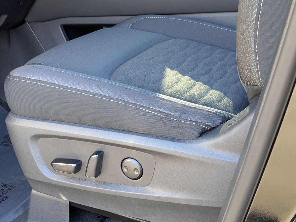 new 2025 Nissan Pathfinder car, priced at $36,584