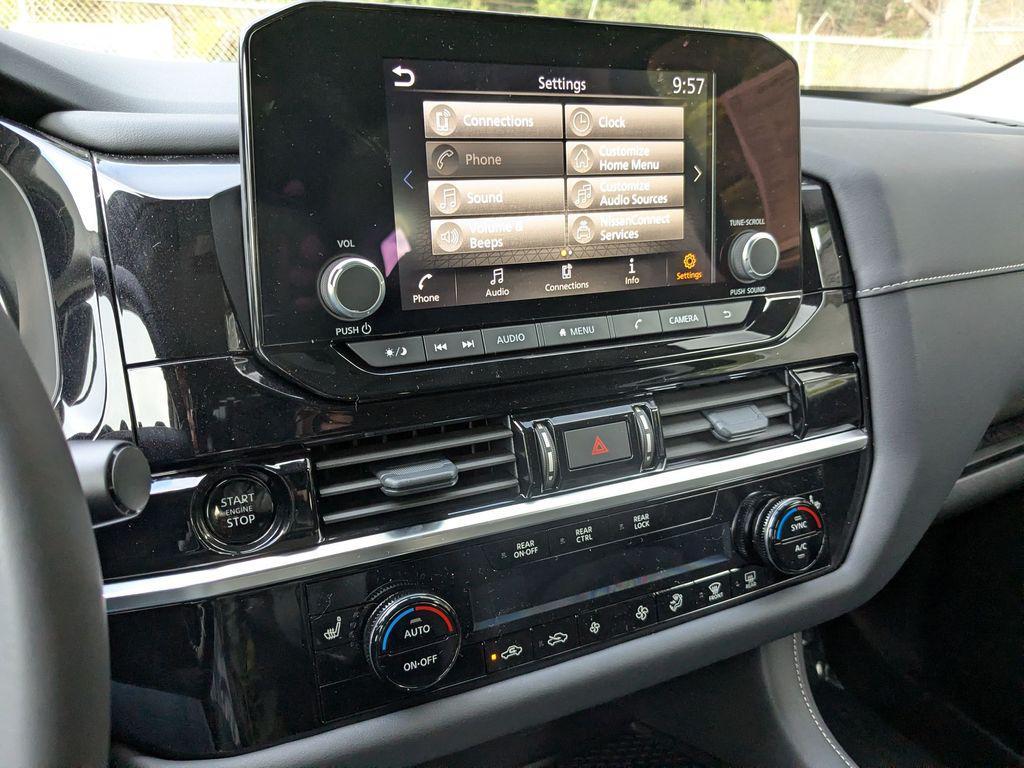 new 2025 Nissan Pathfinder car, priced at $34,772