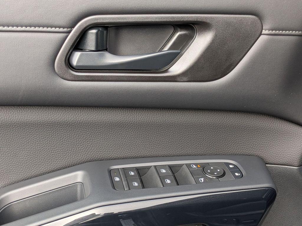 new 2025 Nissan Pathfinder car, priced at $34,772