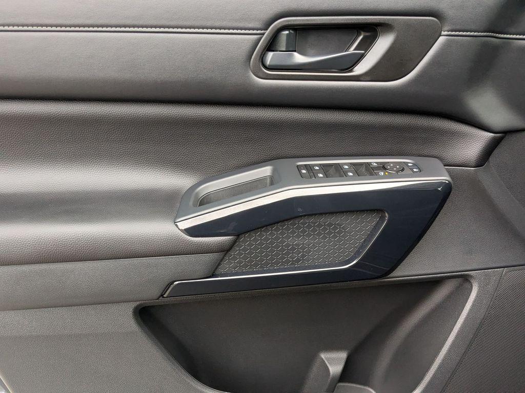 new 2025 Nissan Pathfinder car, priced at $34,772