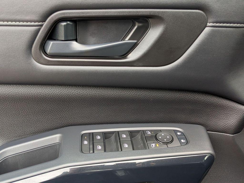 new 2025 Nissan Pathfinder car, priced at $34,772