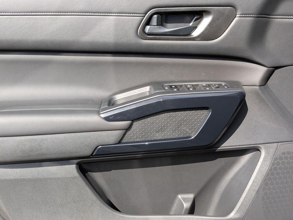 new 2025 Nissan Pathfinder car, priced at $34,772