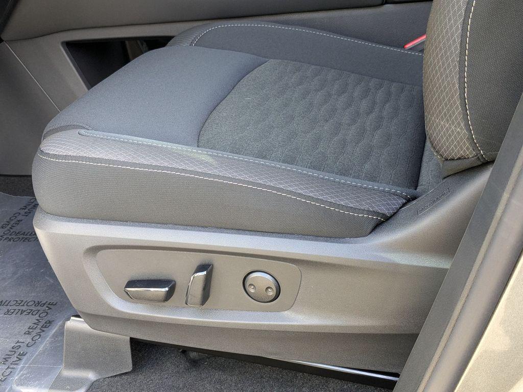 new 2025 Nissan Pathfinder car, priced at $34,772