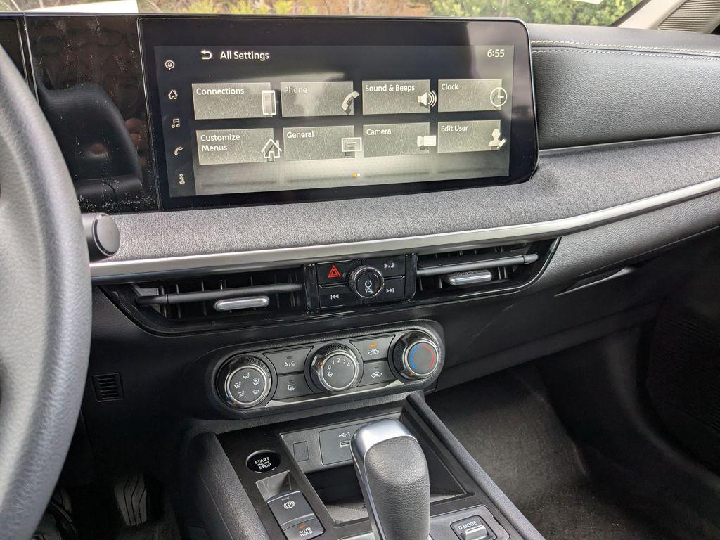 new 2025 Nissan Kicks car, priced at $24,095