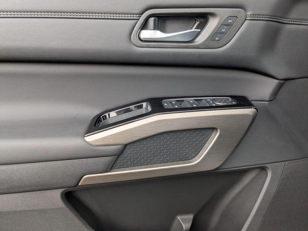 new 2025 Nissan Pathfinder car, priced at $46,061