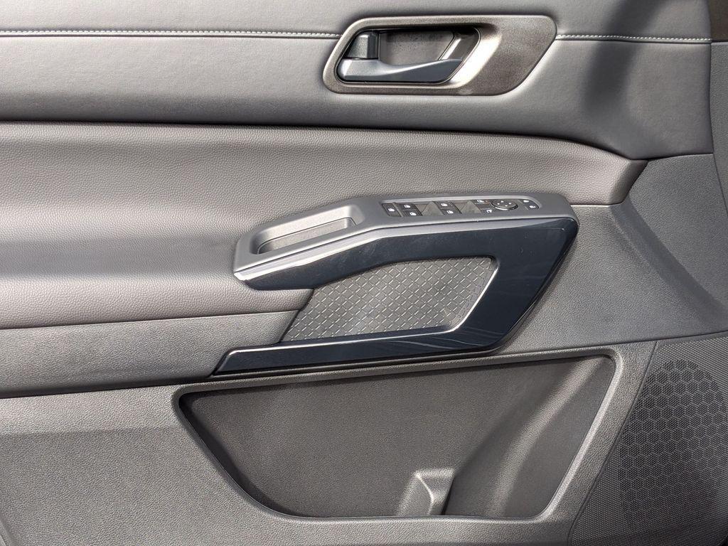 new 2025 Nissan Pathfinder car, priced at $34,772