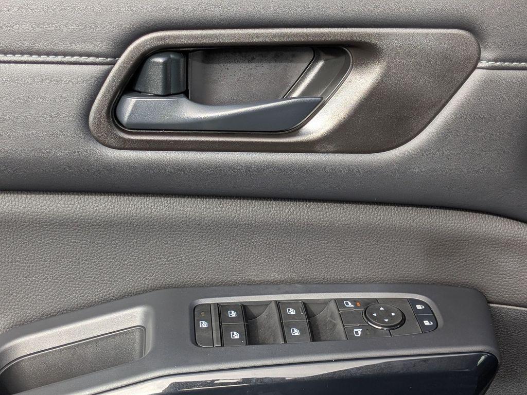 new 2025 Nissan Pathfinder car, priced at $34,772