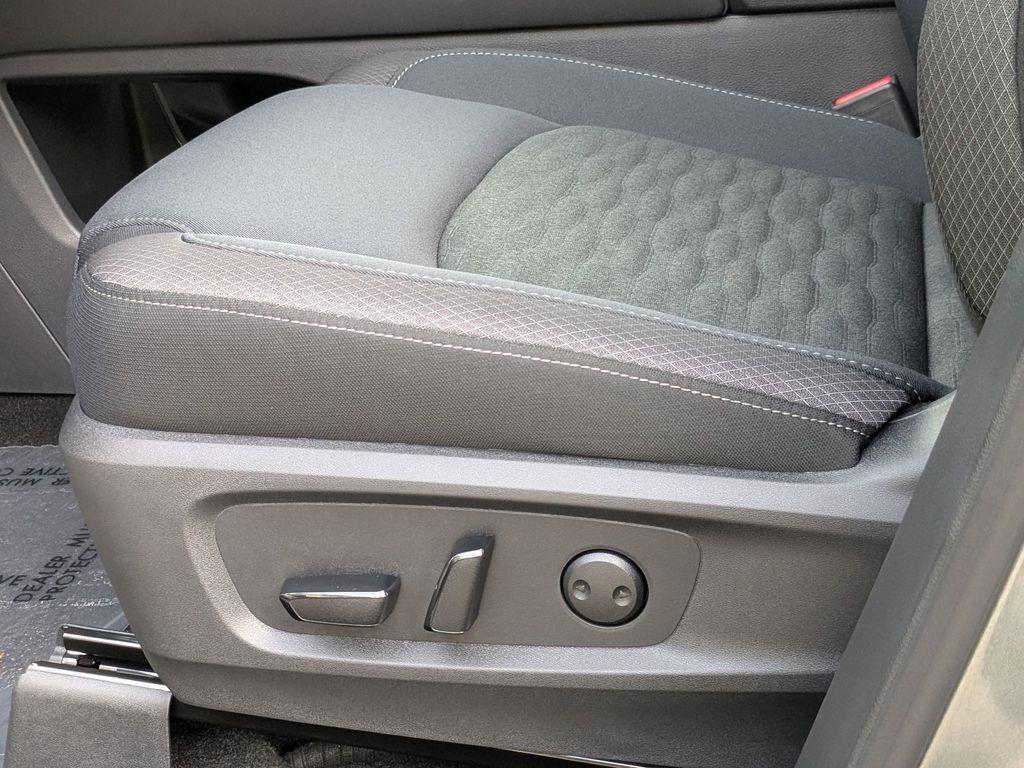 new 2025 Nissan Pathfinder car, priced at $34,772