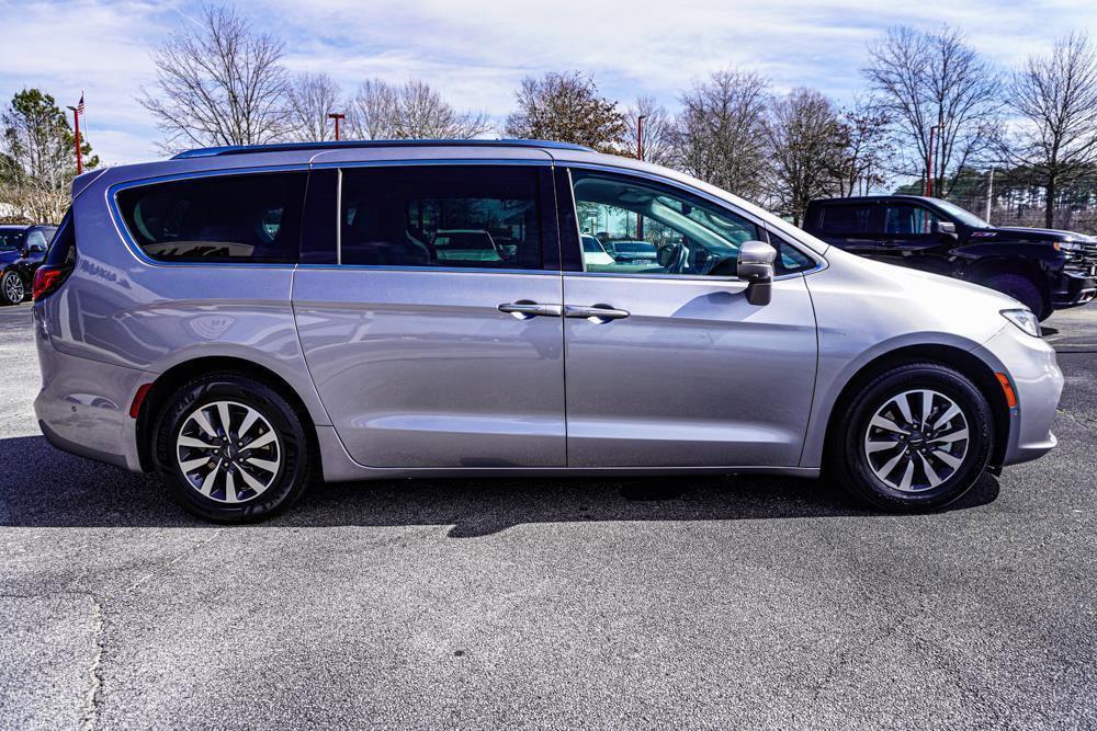 used 2021 Chrysler Pacifica Hybrid car, priced at $21,420