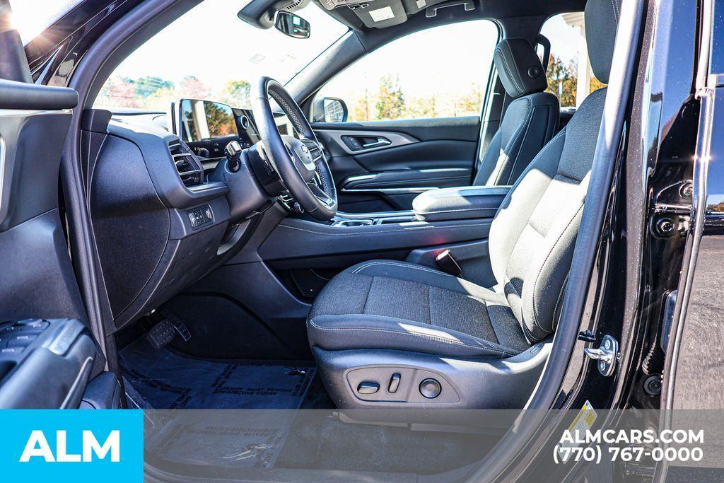 used 2024 Chevrolet Traverse car, priced at $33,420