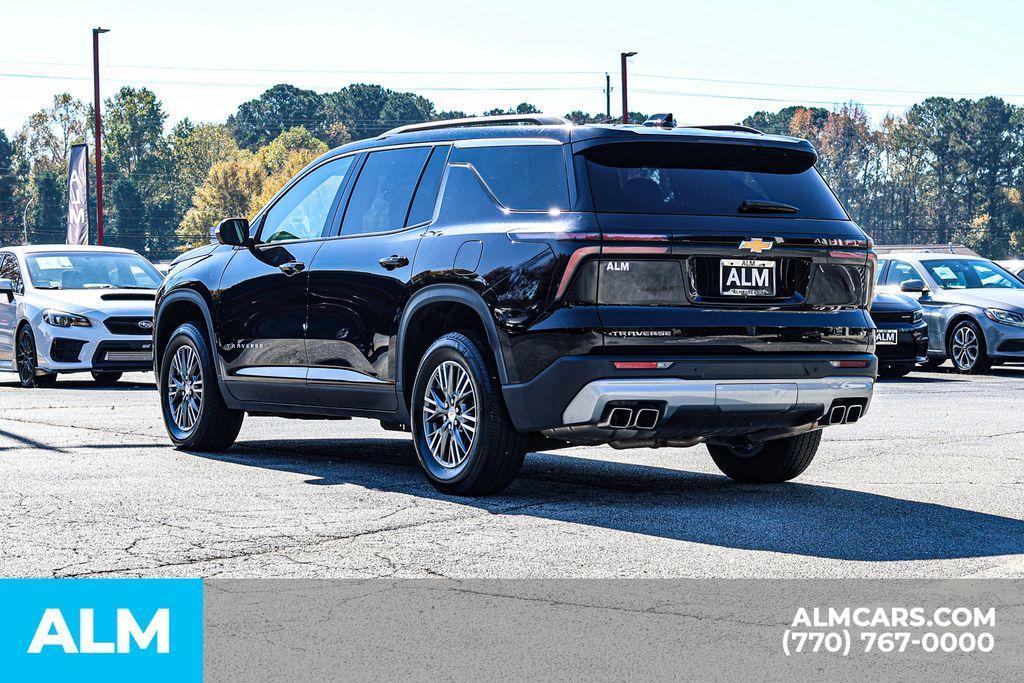 used 2024 Chevrolet Traverse car, priced at $33,420