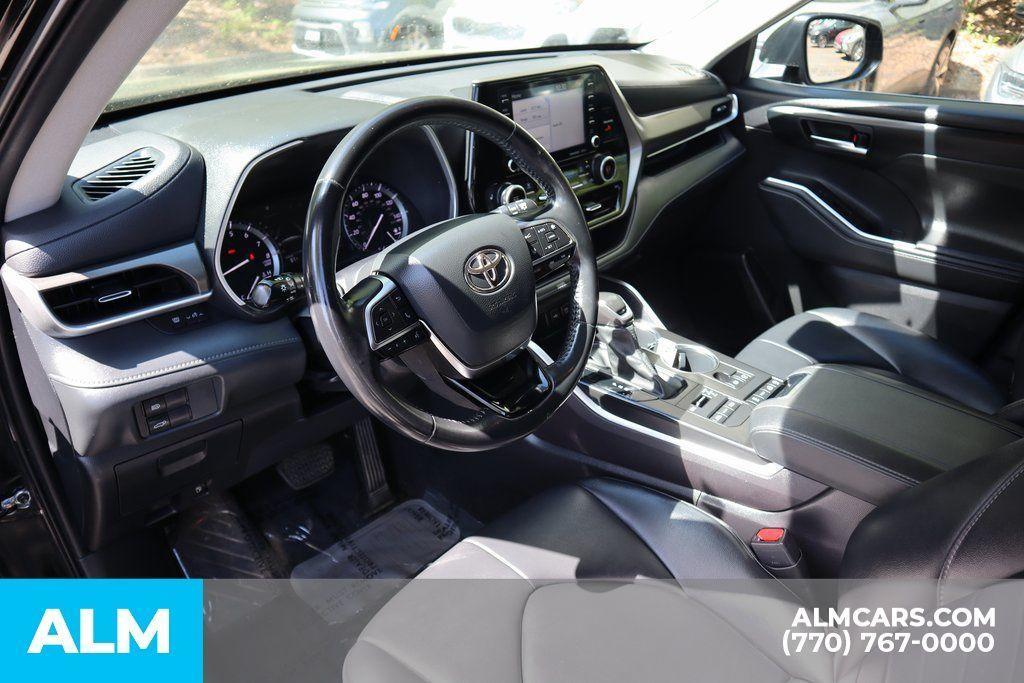 used 2021 Toyota Highlander car, priced at $27,420