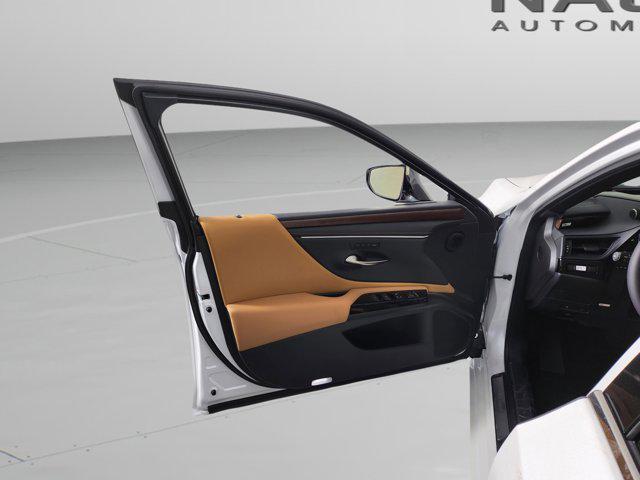 new 2025 Lexus ES 300h car, priced at $50,834