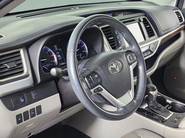 used 2016 Toyota Highlander car, priced at $22,328