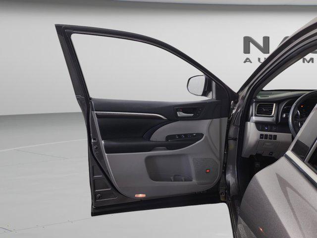 used 2016 Toyota Highlander car, priced at $22,328