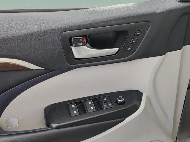used 2016 Toyota Highlander car, priced at $22,328