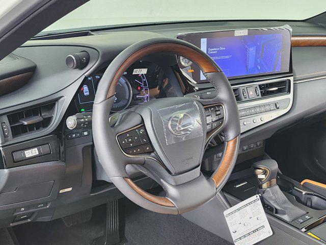 new 2025 Lexus ES 300h car, priced at $54,099