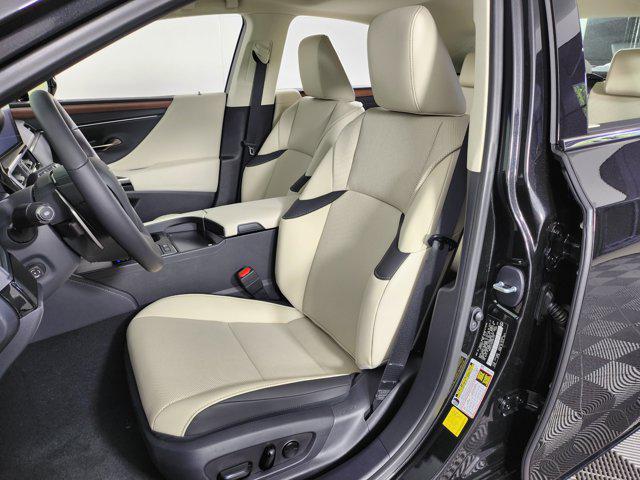 new 2025 Lexus ES 300h car, priced at $50,364