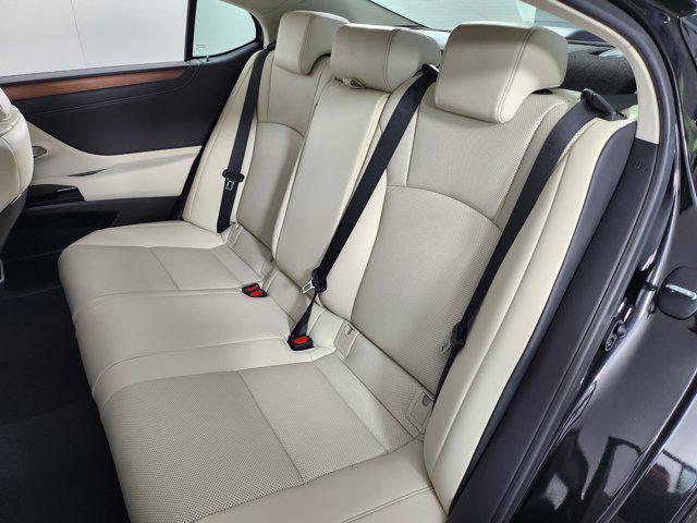 new 2025 Lexus ES 300h car, priced at $50,364