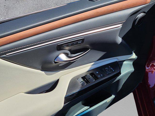 new 2025 Lexus ES 350 car, priced at $48,935
