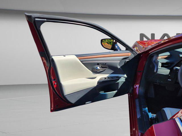 new 2025 Lexus ES 350 car, priced at $48,935