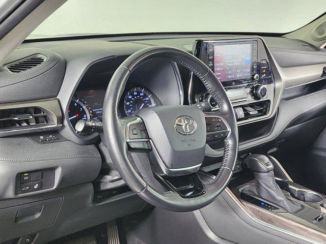 used 2020 Toyota Highlander car, priced at $26,899