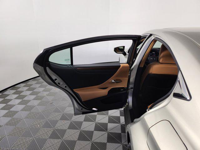 new 2025 Lexus ES 300h car, priced at $50,364