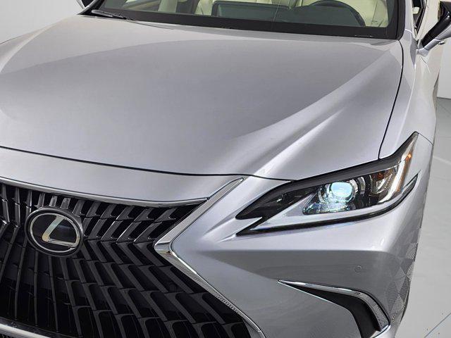 new 2025 Lexus ES 300h car, priced at $51,084
