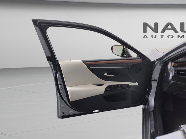 new 2025 Lexus ES 300h car, priced at $51,084