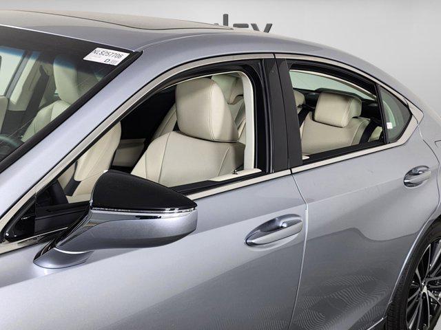 new 2025 Lexus ES 300h car, priced at $51,084