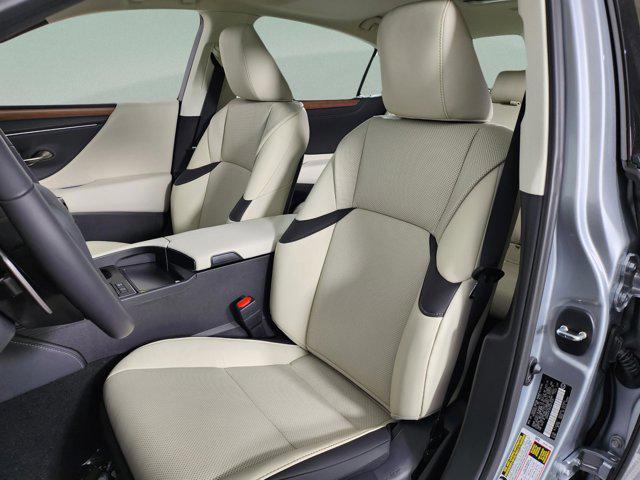 new 2025 Lexus ES 300h car, priced at $51,084
