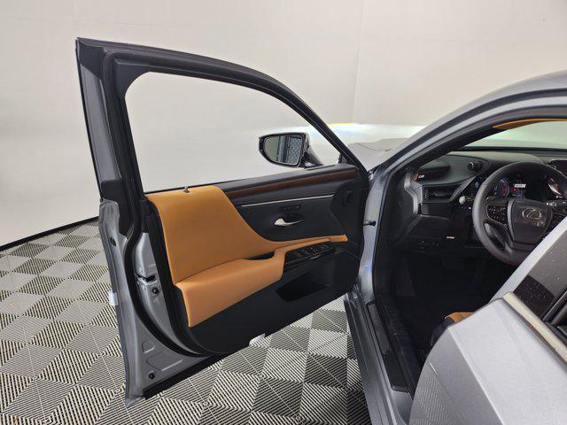 new 2025 Lexus ES 300h car, priced at $50,864