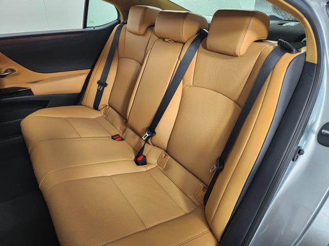 new 2025 Lexus ES 300h car, priced at $50,864