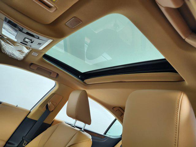 new 2025 Lexus ES 300h car, priced at $50,864